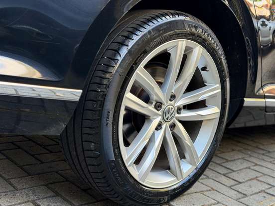 VOLKSWAGEN-PASSAT-2018