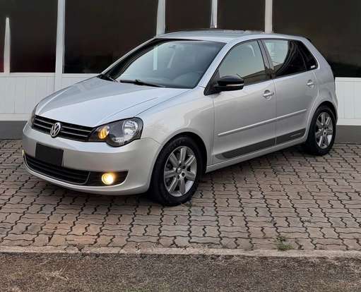 VOLKSWAGEN-POLO-2011