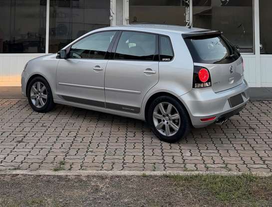 VOLKSWAGEN-POLO-2011