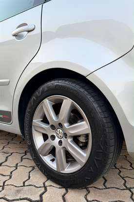 VOLKSWAGEN-POLO-2011