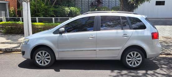 VOLKSWAGEN-SPACEFOX-2010