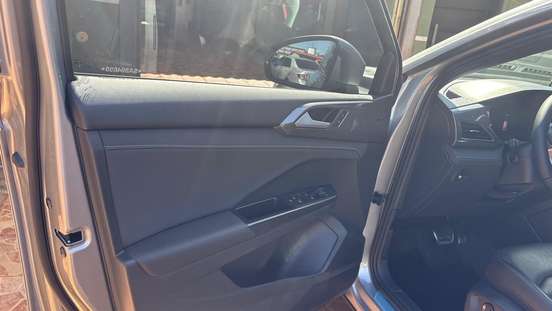 VOLKSWAGEN-TAOS-2025