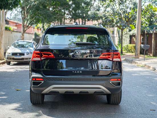 VOLKSWAGEN-TAOS-2023