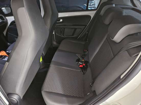 VOLKSWAGEN-CROSS UP-2019