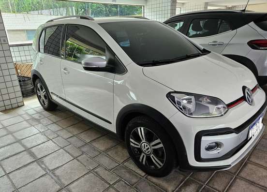 VOLKSWAGEN-CROSS UP-2019