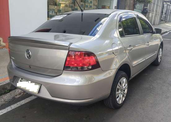 VOLKSWAGEN-VOYAGE-2010