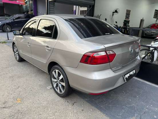 VOLKSWAGEN-VOYAGE-2012