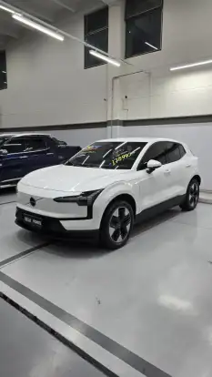 VOLVO-EX30-2024