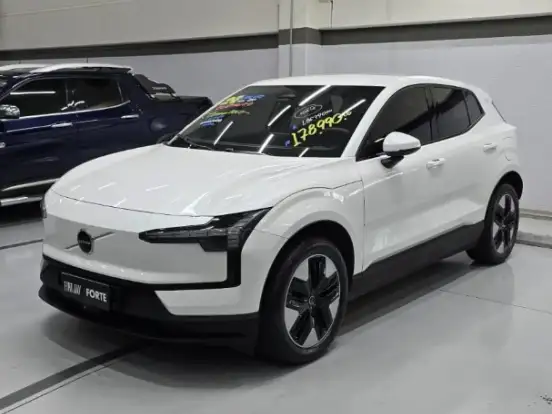 VOLVO-EX30-51 KW ELÉTRICO CORE VOLVO-EX30-2024