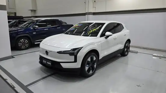 VOLVO-EX30-2024