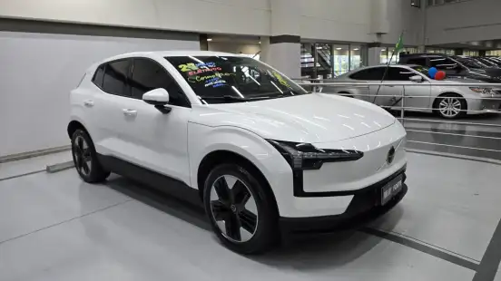 VOLVO-EX30-2024