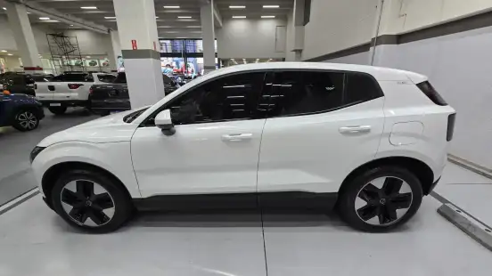 VOLVO-EX30-2024