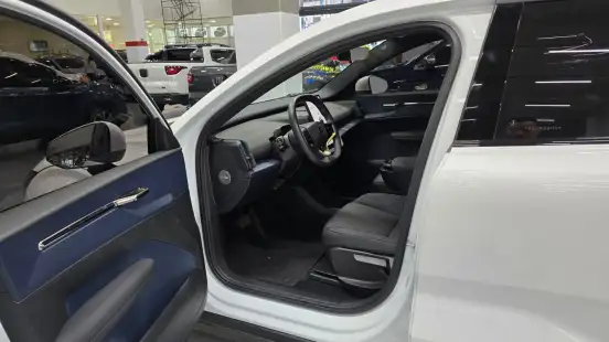 VOLVO-EX30-2024