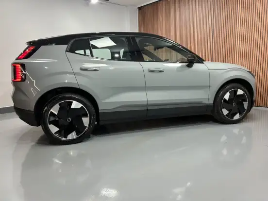 VOLVO-EX30-2024