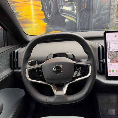 VOLVO-EX30-2024