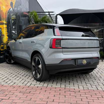 VOLVO-EX30-2024
