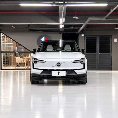VOLVO-EX30-2024