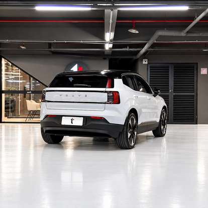 VOLVO-EX30-2024