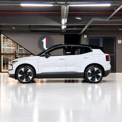 VOLVO-EX30-2024