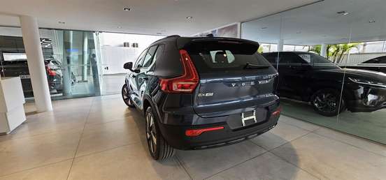 VOLVO-EX40-2026