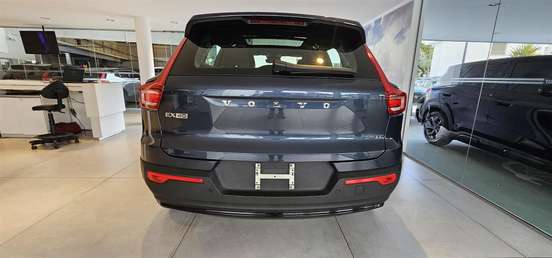 VOLVO-EX40-2026