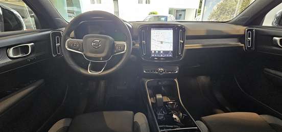 VOLVO-EX40-2026
