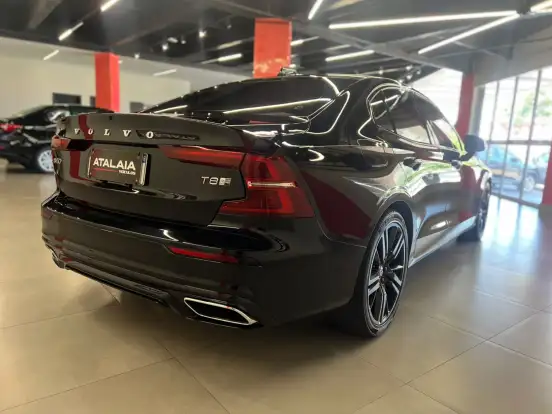 VOLVO-S60-2.0 T8 R-DESIGN HÍBRIDO 4P AUTOMÁTICO VOLVO-S60-2019