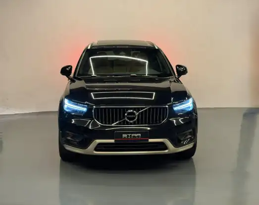 VOLVO-XC40-2021