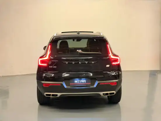 VOLVO-XC40-2021