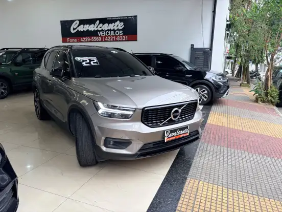 VOLVO-XC40-2021