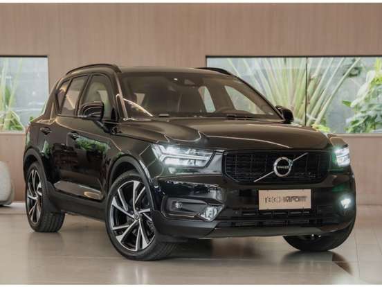 VOLVO-XC40-2021