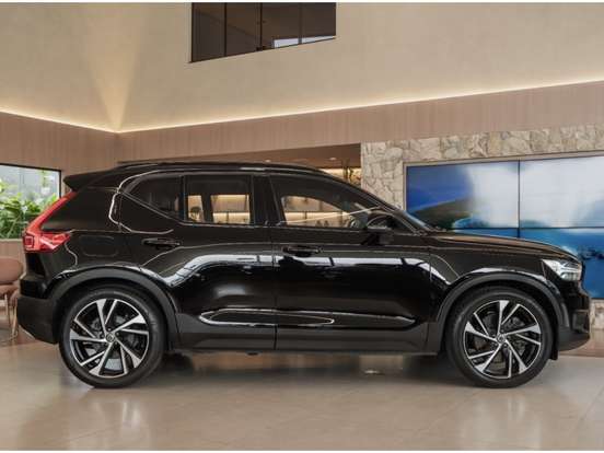 VOLVO-XC40-2021