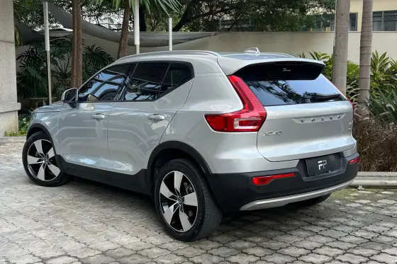 VOLVO XC40 2.0 T5 GASOLINA MOMENTUM AWD GEARTRONIC