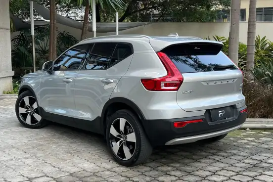 VOLVO-XC40-2018