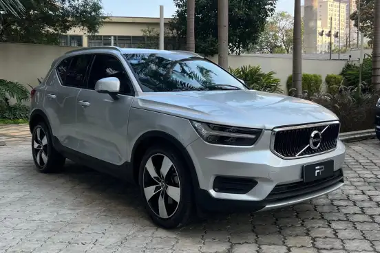 VOLVO-XC40-2018