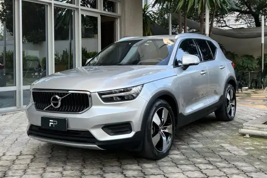 VOLVO-XC40-2018