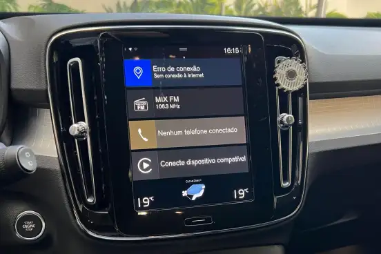 VOLVO-XC40-2018