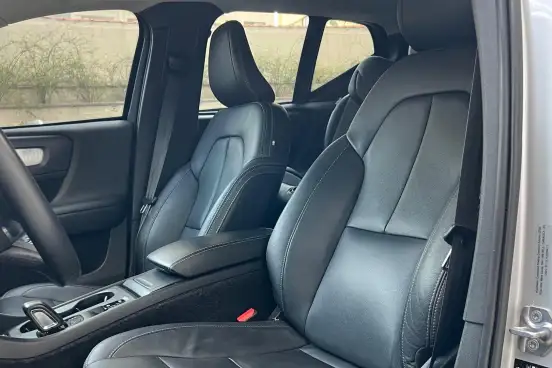 VOLVO-XC40-2018
