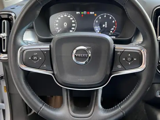 VOLVO-XC40-2.0 T5 GASOLINA MOMENTUM AWD GEARTRONIC VOLVO-XC40-2018