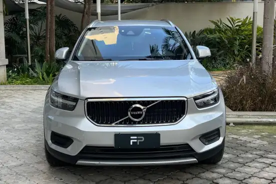 VOLVO-XC40-2018