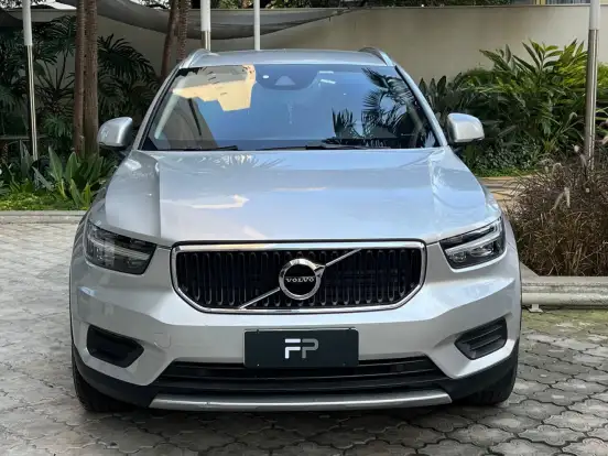 VOLVO-XC40-2.0 T5 GASOLINA MOMENTUM AWD GEARTRONIC VOLVO-XC40-2018