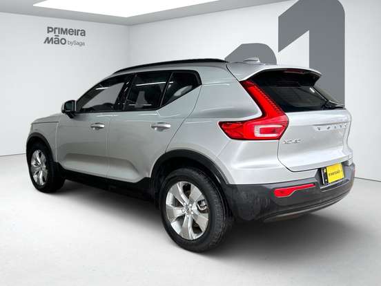 VOLVO-XC40-2019