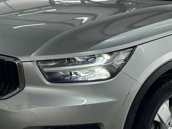 VOLVO-XC40-2019