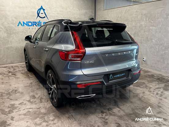 VOLVO-XC40-2018