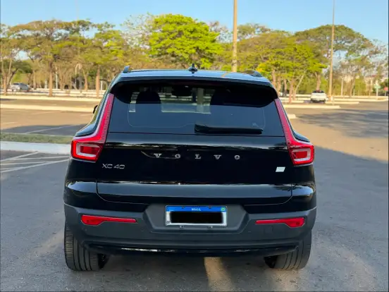 VOLVO-XC40-2022