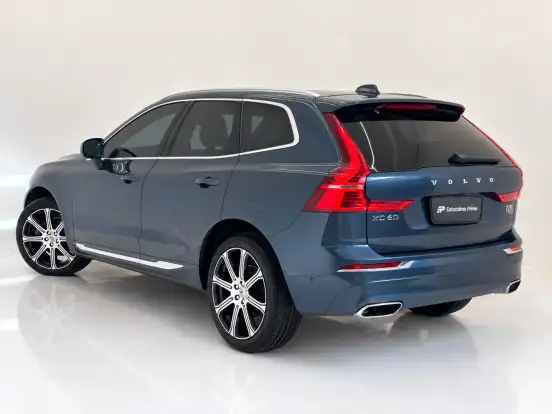 VOLVO-XC60-2017