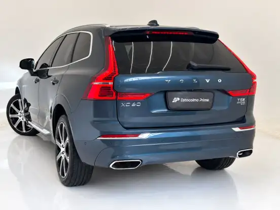 VOLVO-XC60-2017