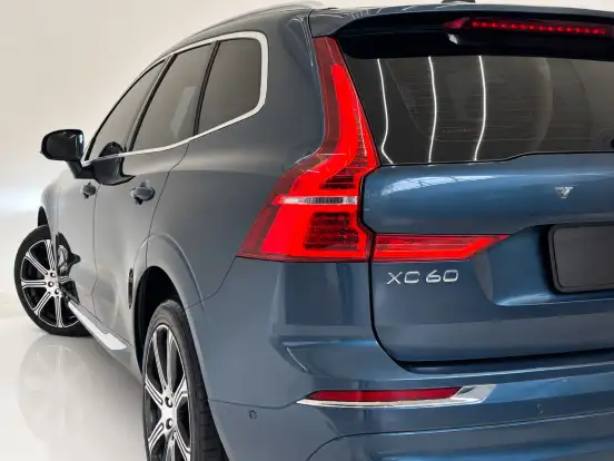 VOLVO-XC60-2017