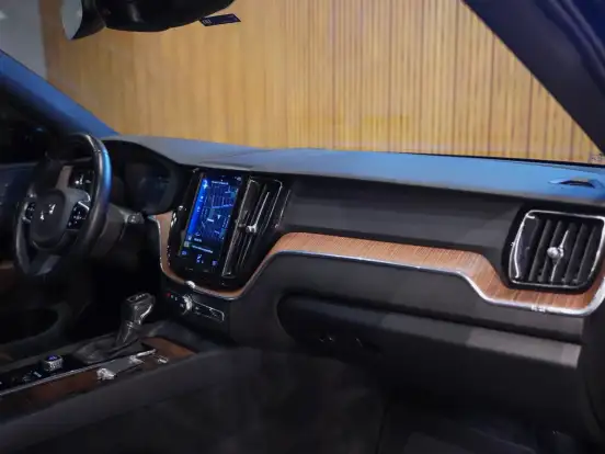 VOLVO-XC60-2.0 T5 GASOLINA MOMENTUM AWD GEARTRONIC VOLVO-XC60-2020
