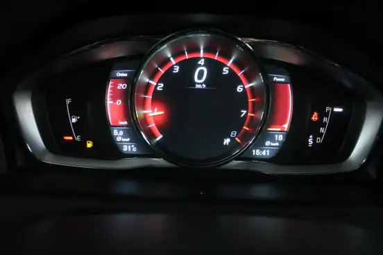 VOLVO-XC60-2016